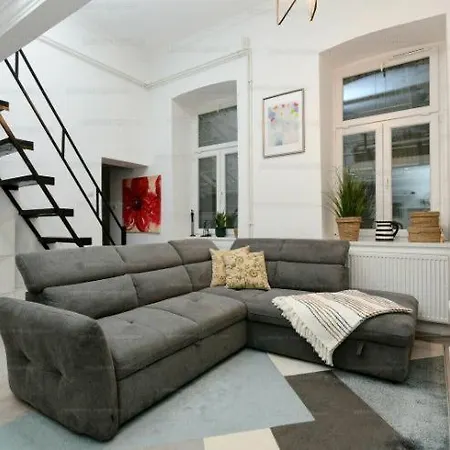 Peterfy With Inside Terrace Near The Keleti Railway Station