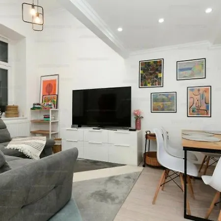 Peterfy With Inside Terrace Near The Keleti Railway Station Apartment *