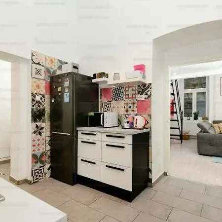 Διαμέρισμα Peterfy With Inside Terrace Near The Keleti Railway Station *