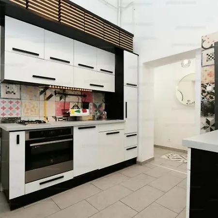 Peterfy With Inside Terrace Near The Keleti Railway Station Apartment *