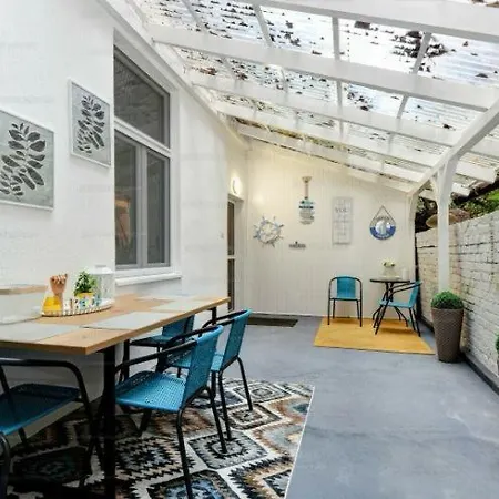 Peterfy With Inside Terrace Near The Keleti Railway Station *