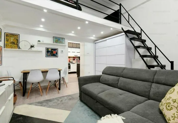 Peterfy With Inside Terrace Near The Keleti Railway Station Appartement Boedapest